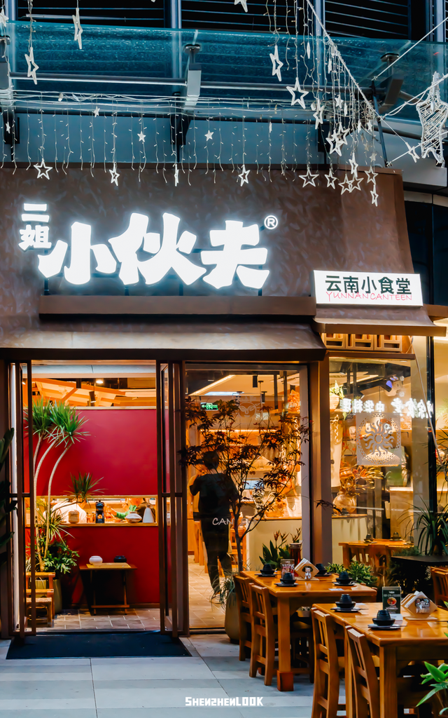 下暴雪的「圣诞小镇」开了！12米泡泡玛特圣诞树亮灯