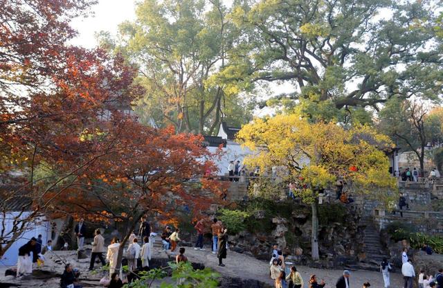 江苏苏州：虎丘景区色彩斑斓