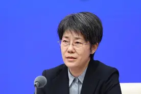 奖助学金提标扩面、助学贷款提额降息，财政部透露新助学政策视频封面
