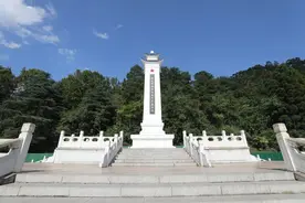 红色风“云” | 解放贵州革命先烈纪念碑：忆过往英雄岁月 续革命精神华章图片