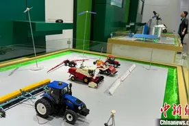 黑龙江省高端智能农机装备从耕到收全覆盖图片