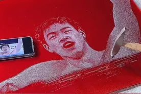 致敬潘展乐！长沙男子用铁锤敲出夺金肖像画，耗时整整三天图片