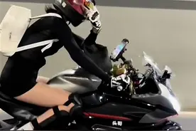 女车手殒命重庆隧道背后：摩托车网红们的流量，都用安全换来？图片