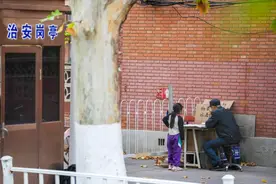 54岁的大学保安火了！学生：治愈了我们的精神内耗图片