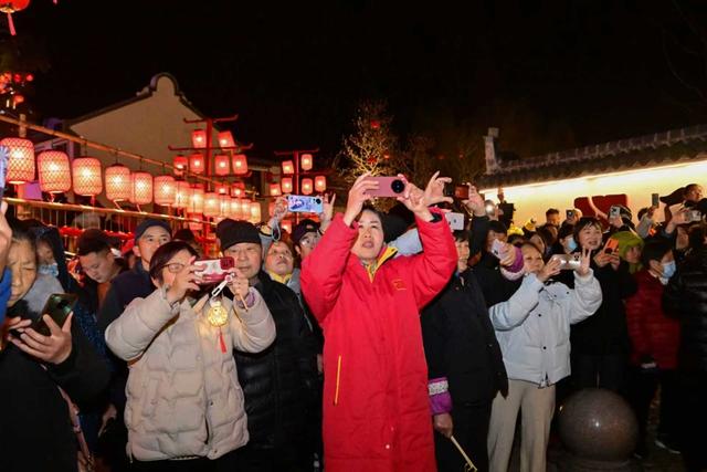 新场古镇今年春节火了，“文化引流+消费转化”收获实实在在成果