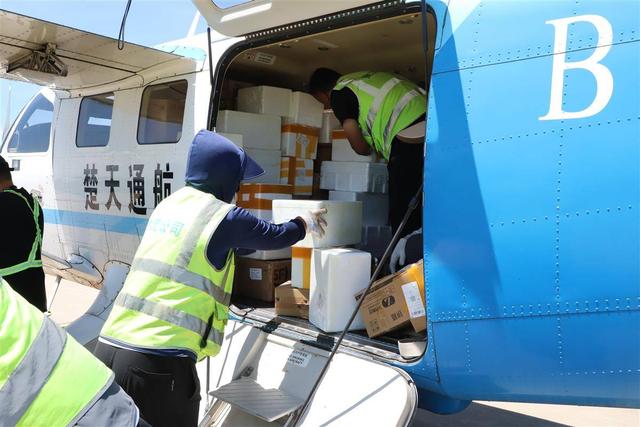 “武鄂”首条低空货运航线开通！湖北航空客货运“双枢纽”迈入1小时高效协同圈