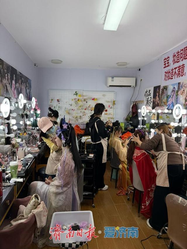 串联景点、带动消费 济南汉服热背后的文旅融合新图景