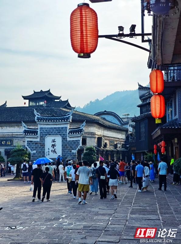 错峰入画，我在凤凰古城看见时光缓缓流淌