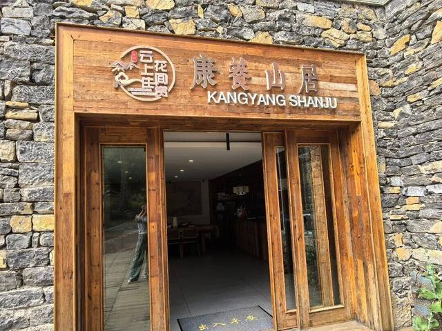 罗平康养旅居“出圈” 超高性价比获游客盛赞