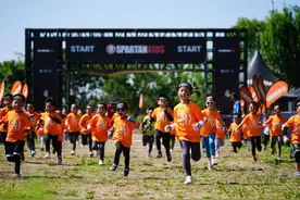 斯巴达勇士儿童赛北京站：马龙全程“陪跑”爱子图片