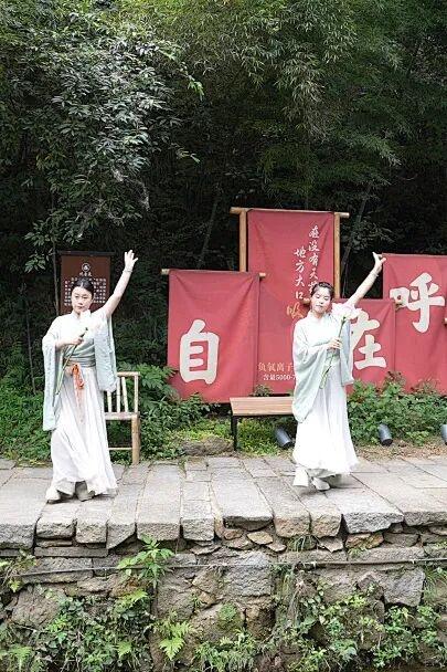 反向旅行还得看这儿！徽州大灵山全天24场好戏等你邂逅，人少戏多还免费！
