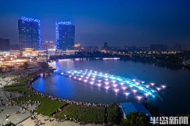 青岛西海岸“水光盛宴”开启夜游新模式