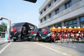 顺丰把快递点设在公交站：快递小哥送包裹速度快了半小时图片