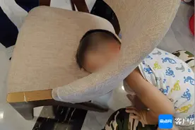 琼海一男童头部被卡 消防紧急施救图片