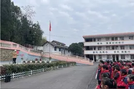 这所学校以“劳”树品德，以“动”促成长图片