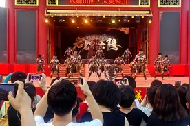 点亮夏日夜时光 “浪宁夏 知味道”葡萄酒+烧烤暨青春漠漠搭美食周活动在凤凰幻城启幕图片