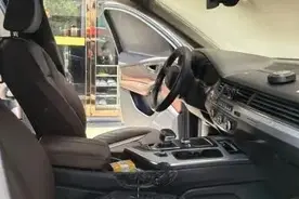 小小数据线差点“烧”了一台车！车里这些物品都可能酿成悲剧图片