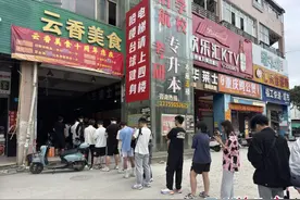 偷偷扫码，远程代吃……福州一锅盔摊位排起百米长队图片