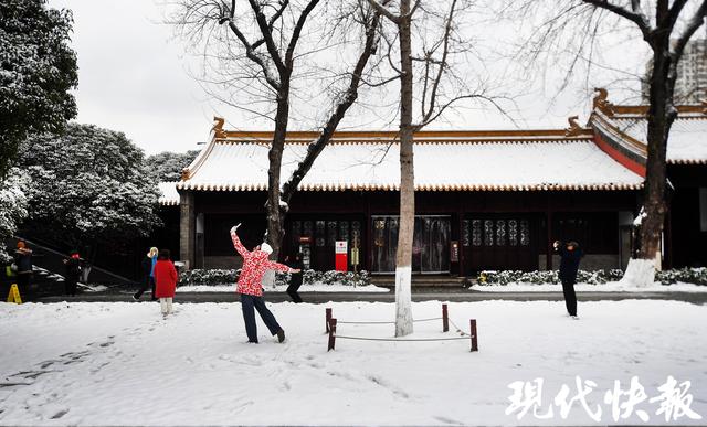 南京雪后，一不小心拍到了“地理课本封面”