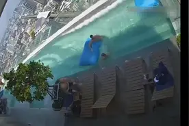 曼谷一酒店高空泳池地震中掀“巨浪”冲破玻璃 酒店回应：无人受伤图片