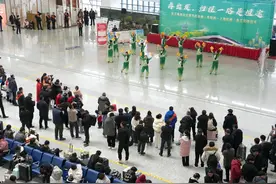 从绿皮火车到高铁专列：务工人员的春运折射中国发展变迁图片