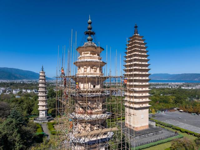 大理崇圣寺三塔正在安装这项装置