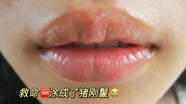 干唇人涂ta算是熬出头！轻薄滋润，一抹get嘟嘟唇，两支才几十块！