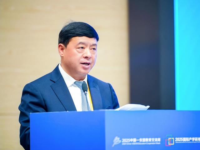 聚焦2025交流周 | 深度探讨新材料及化学化工科学研究