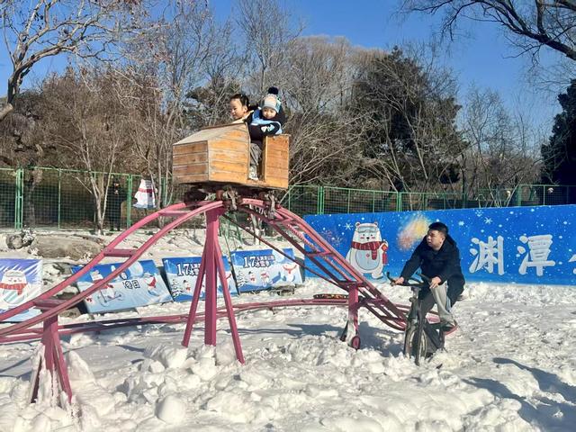 玉渊潭公园冰雪季开幕，百米冰滑梯首次亮相