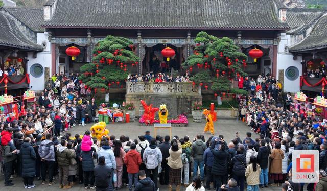 自贡文旅闪耀2025全球熊猫伙伴大会 “盐龙灯”IP获全球来宾瞩目