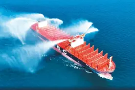 填补国内技术空白集装箱船在大连交付图片