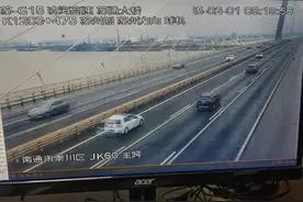 苏通大桥迎来返程大流量，返程高峰期间建议车主尽量错时错峰出行图片