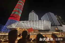 宝山滨江新地标亮灯图片