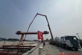 北京地铁6号线南延工程东小营南站主体结构实现封顶图片
