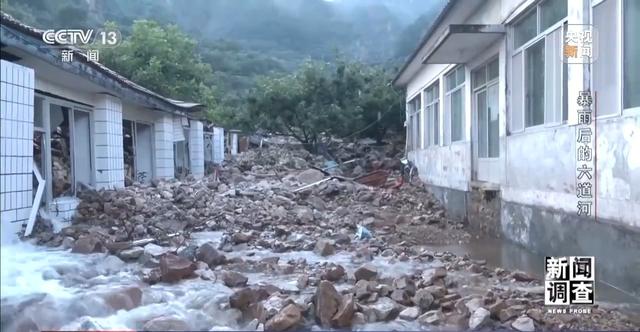 新闻调查丨攀90°绝壁、蹚过激流 救援队抵达河北失联村开展救援