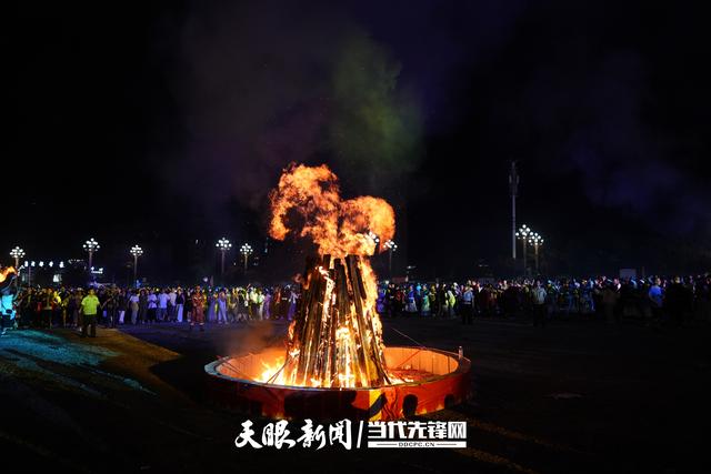 百里杜鹃：篝火狂欢点燃夏夜激情