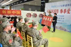 砀山县军地开展“书香润国防，拳拳爱国志”活动图片