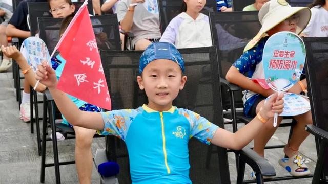 别样课堂！“泡”进泳池~