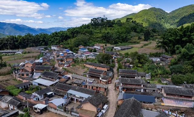新时代中国调研行之文化中华｜茶马古道上的孔雀屏村