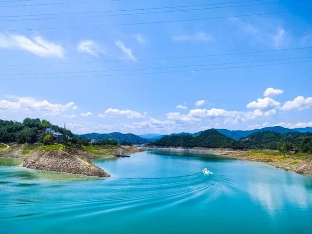 没去赛里木湖就来瀛湖吧，让这个暑期不“白过”！