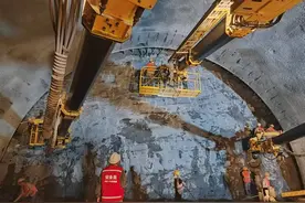 “五一”假期不停工 上万人奋战四川铁路建设一线图片