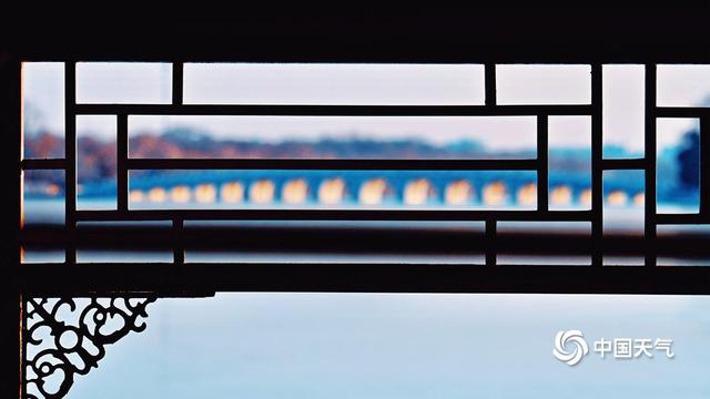 颐和园十七孔桥再迎金光穿洞 为冬日增添一抹亮色