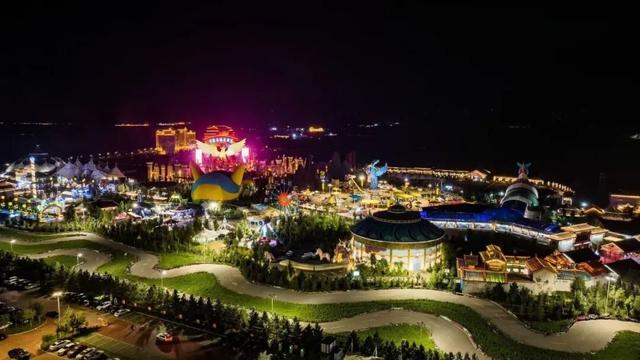 畅游丰宁丨旷野的风，总会迎来自由的人——伴山度在初秋的草原等你