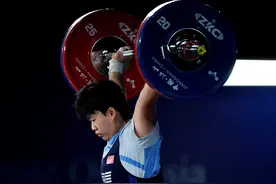 中国举重队亚锦赛再夺7金 女将三破世界纪录图片
