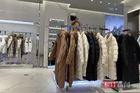 今年白鹅绒价格大涨，鹅绒羽绒服冬日走俏，专家：绒子含量不应低于50%，充绒量影响保暖性图片