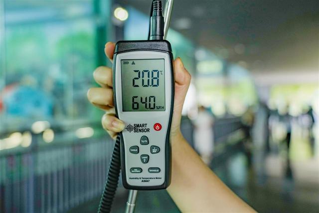 户外玩很热？武汉动物园有玩水的快乐！水雾+空调=20℃+