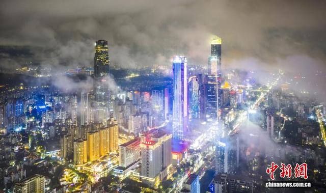 广西南宁：雨后城市如仙境