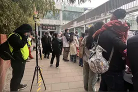 北京动物园画黄线规范熊猫主播，效果如何？记者现场探访图片