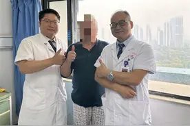 八旬爹爹“憋”尿4年惧做手术，医生施微创手术为他解除烦恼图片