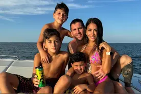 惬意😎梅西一家五口海上游艇度假🌊🌴图片